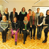 Rhetorikseminare 2013 Gruppenfoto - Edith Kern mit 11 Teilnehmerinnen und Teilnehmer